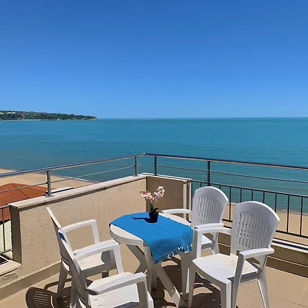Apartman C419 Steps From The