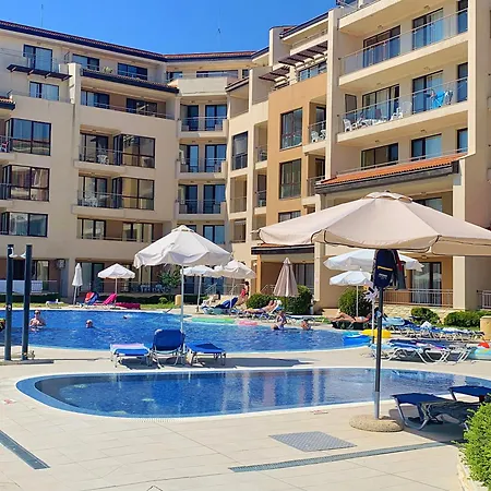 Apartman C419 Steps From The